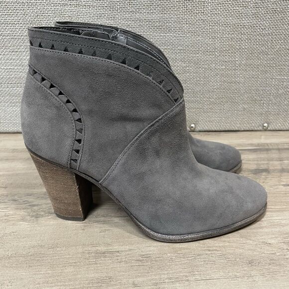VINCE CAMUTO Fritan Bootie Size 8 M Gray Bootie SUEDE Ankle Stacked Heel Boot - Picture 2 of 9